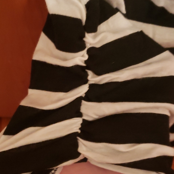 Adorable black and white striped 'deb' xs shirt - Picture 6 of 7